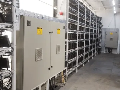 Polícia flagra duas mineradoras de bitcoin furtando energia elétrica