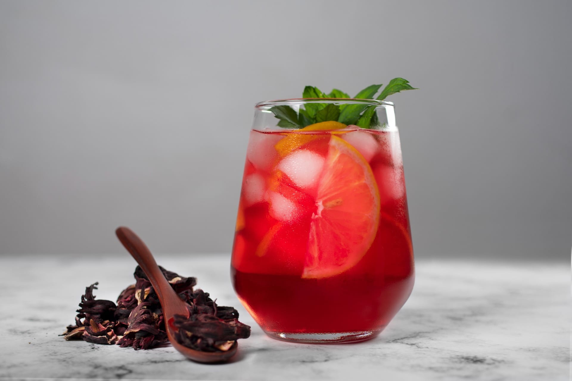 Drink de hibisco com laranja e gengibre do chef Bruno Hashimoto | Band Receitas