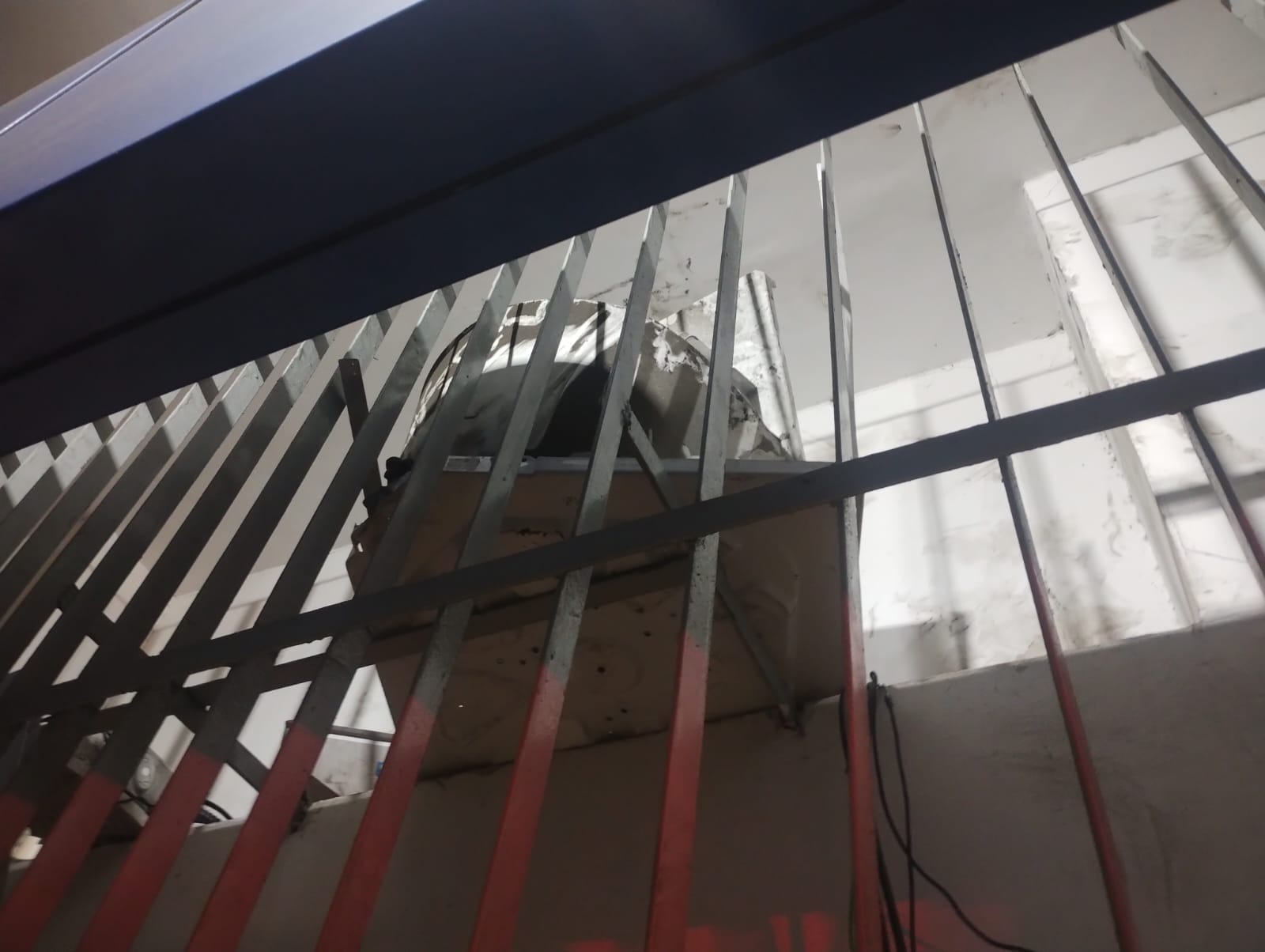 Criminosos são presos ao tentar furtar ar-condicionado de agência da Caixa