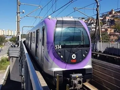 Linha 5-Lilás, da ViaMobilidade, opera em velocidade reduzida em São Paulo