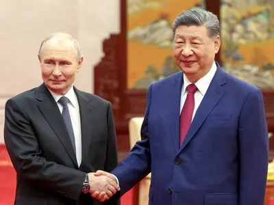 Xi Jinping e Vladimir Putin assinam mais de 20 acordos bilaterais