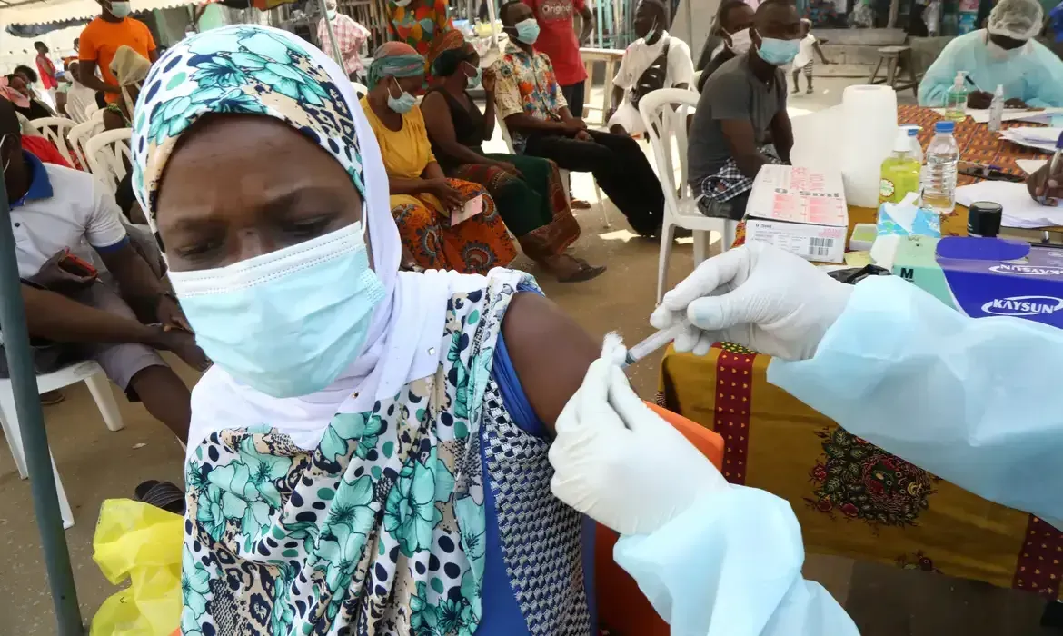 Surto de ebola na África preocupa OMS; vírus já deixa mais de 130 mortos