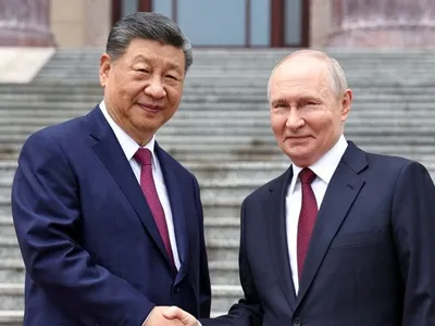 Em visita à China, Putin exalta parceria estratégica com Xi Jinping