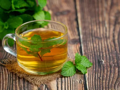 5 chás digestivos para se recuperar dos exageros do fim de semana
