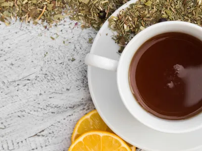 No Dia do Chá, aprenda receitas deliciosas que protegem, curam e aquecem