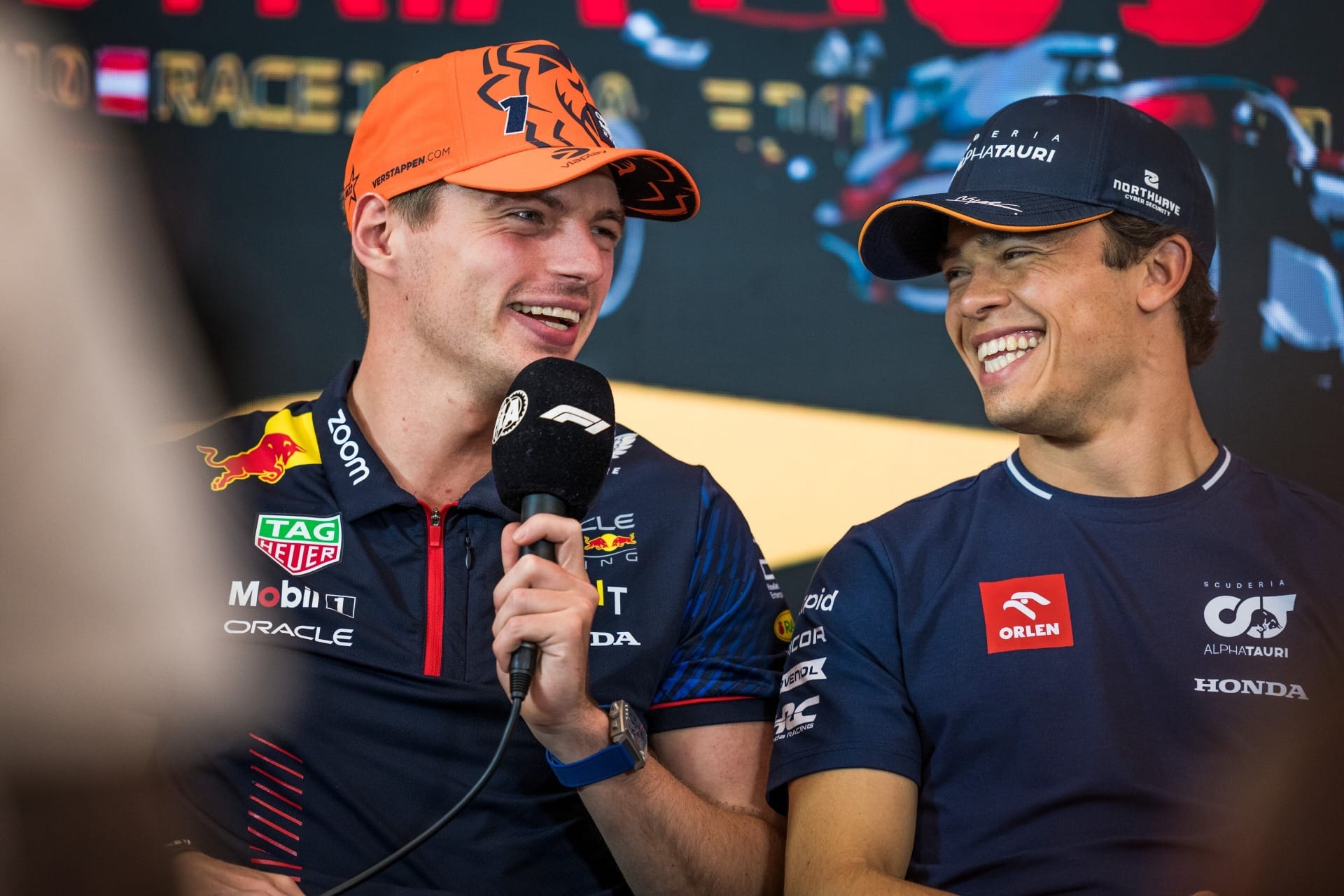De Vries exalta paixão de Verstappen por corridas fora da F1: 