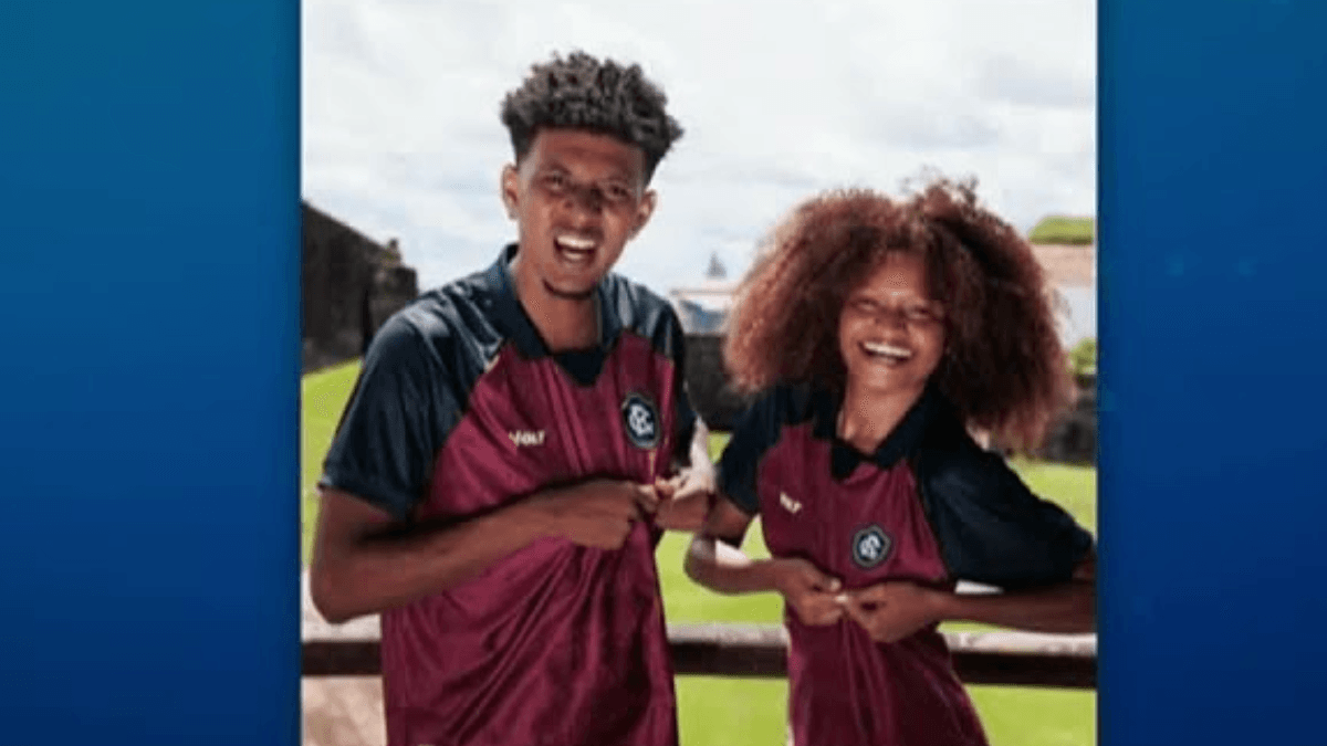 Modelos sofrem racismo em ação de clube: 'Por que esses dois urubus?'