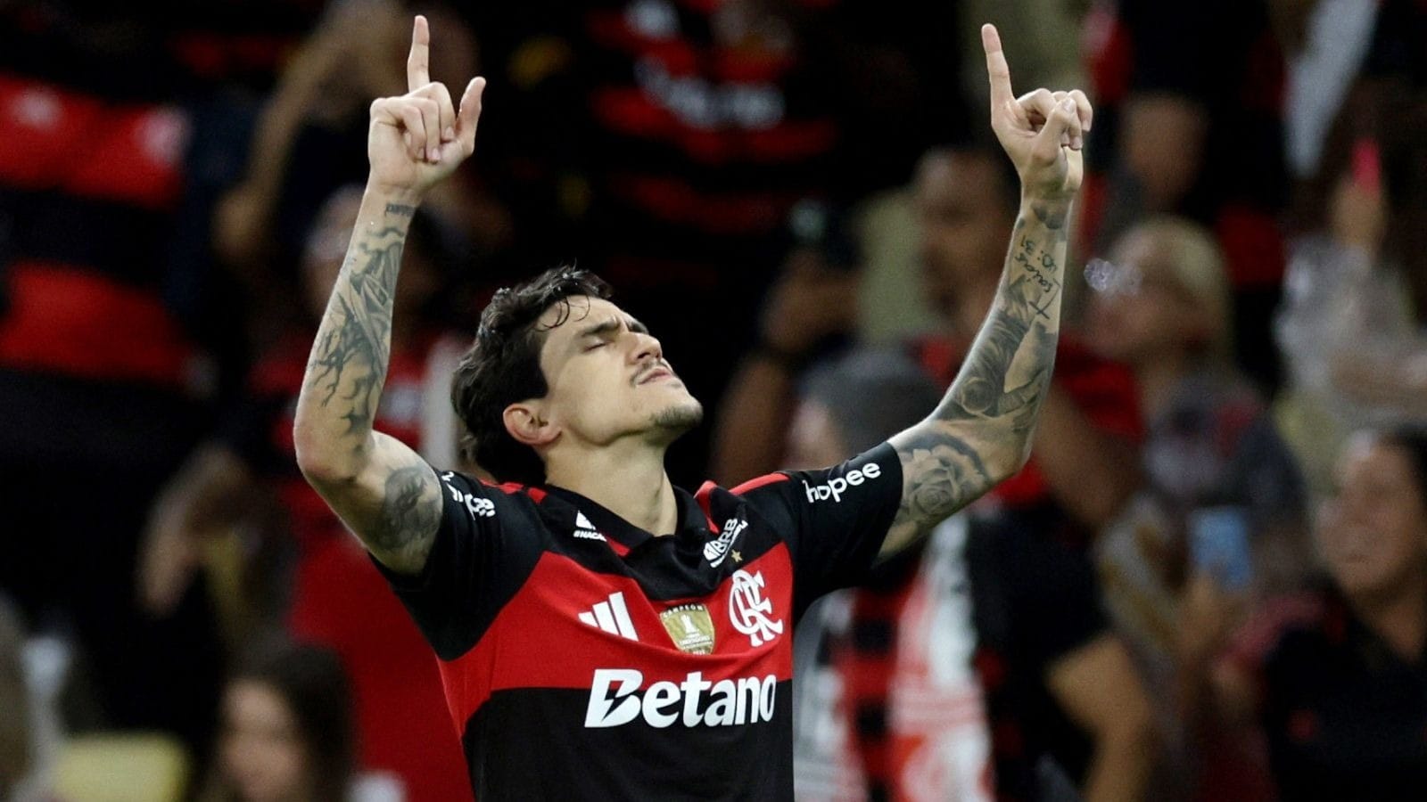 Torcida do Flamengo faz coro contra o Palmeiras: "sábado é guerra"