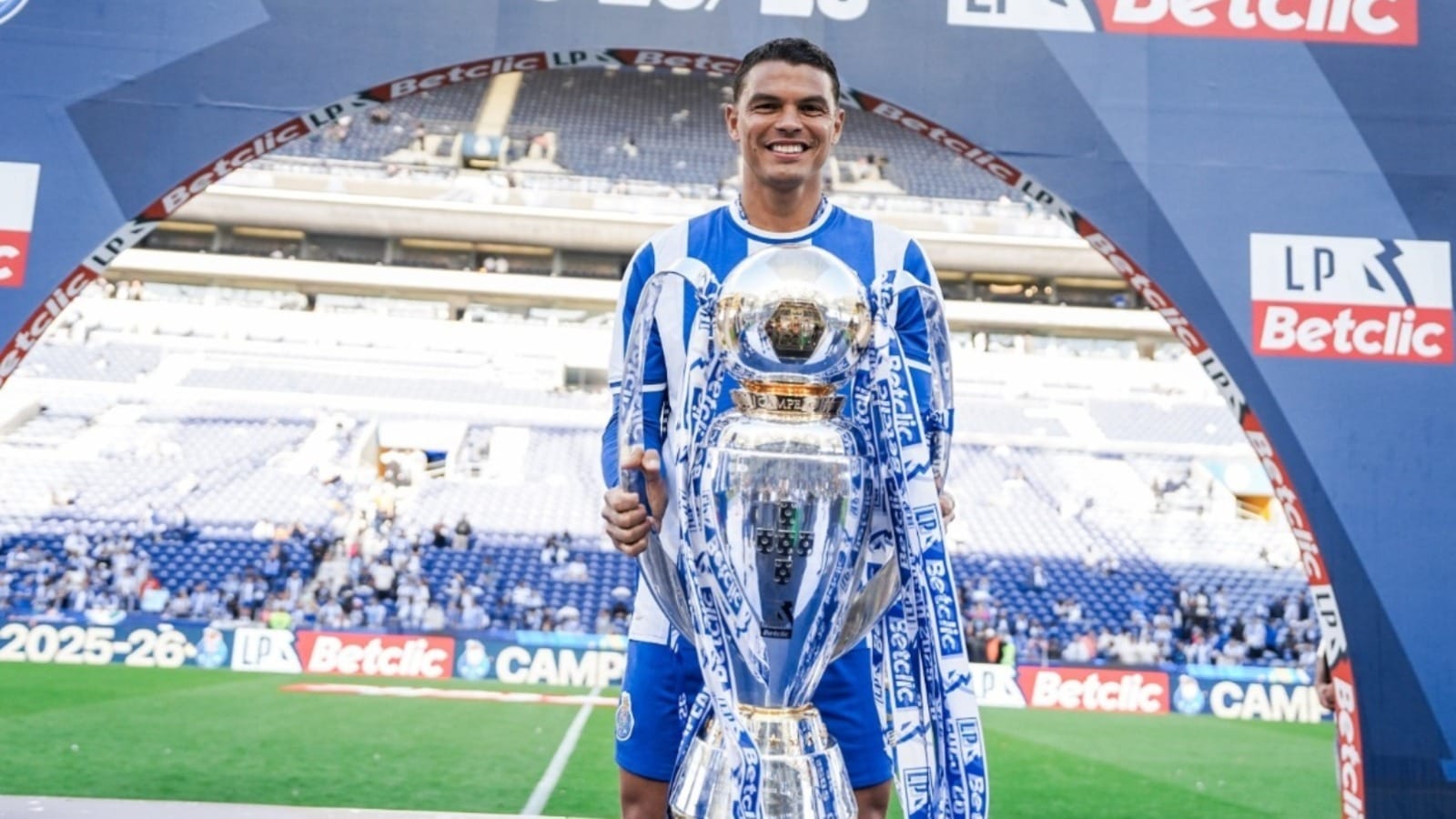 Thiago Silva rescinde contrato e deixa o Porto aos 41 anos