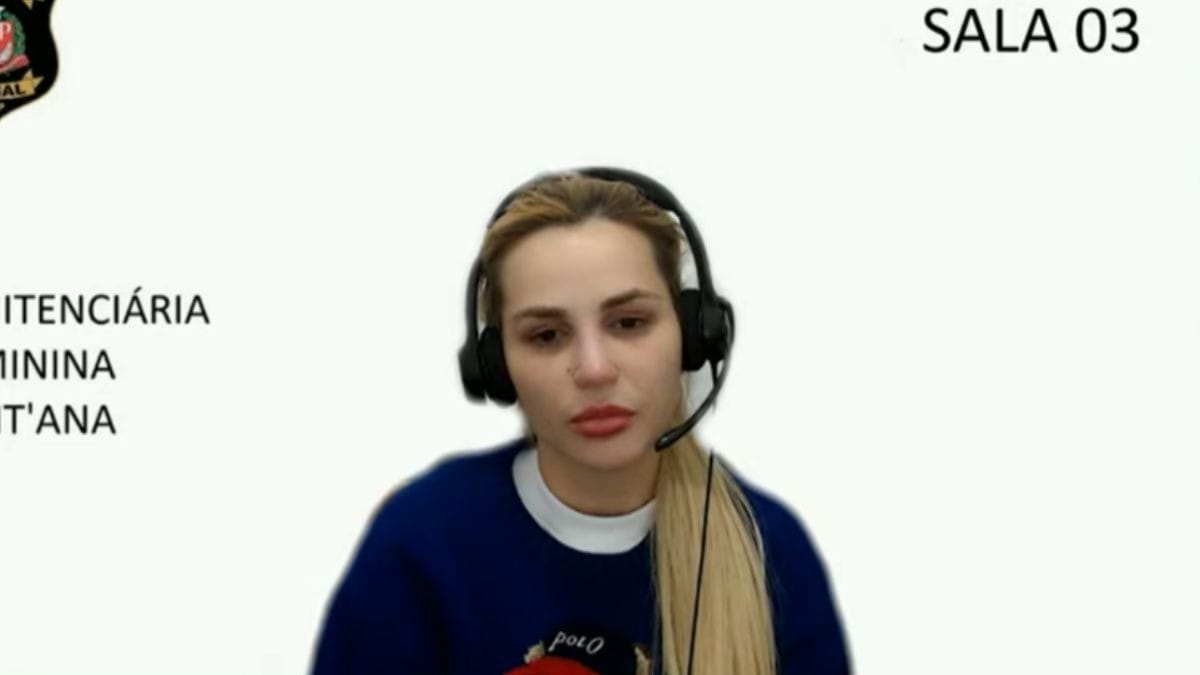 Deolane Bezerra se emociona em audiência após menção à filha de 9 anos