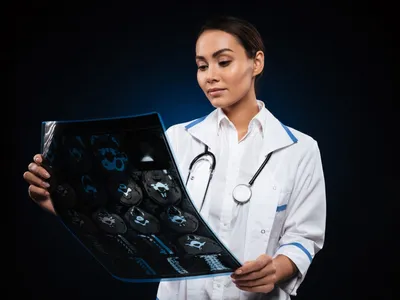 Como é a rotina do radiologista, o 'Sherlock Holmes' da medicina