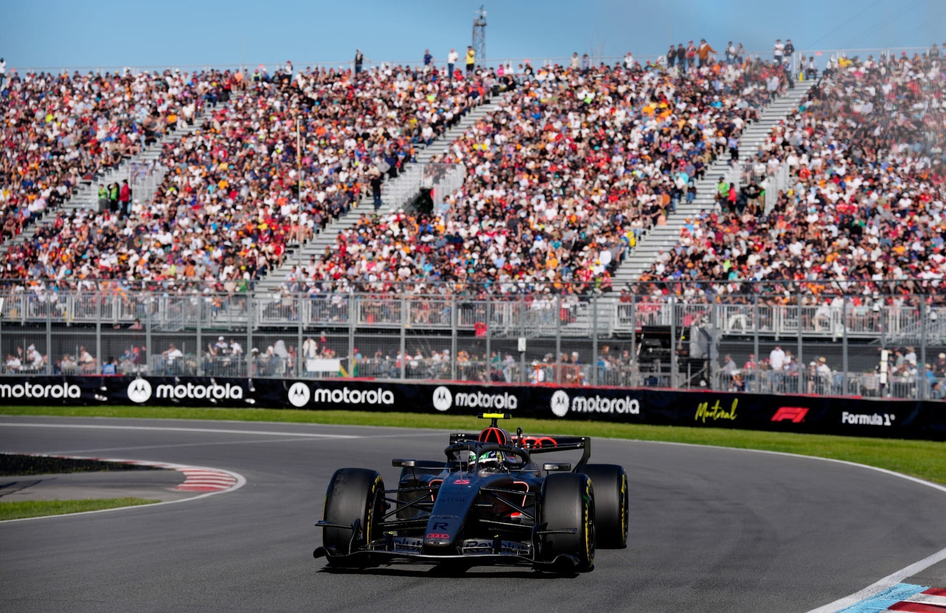 Russell faz a pole para a corrida sprint do GP do Canadá; Bortoleto é 12º