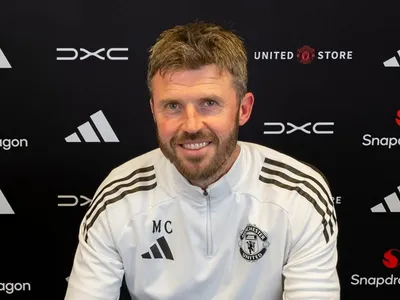 Manchester United efetiva Michael Carrick como treinador até 2028