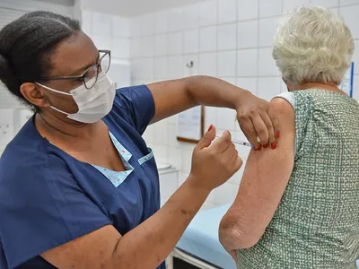 Limeira realiza plantão de vacinação no Morro Azul e no Parque Cidade