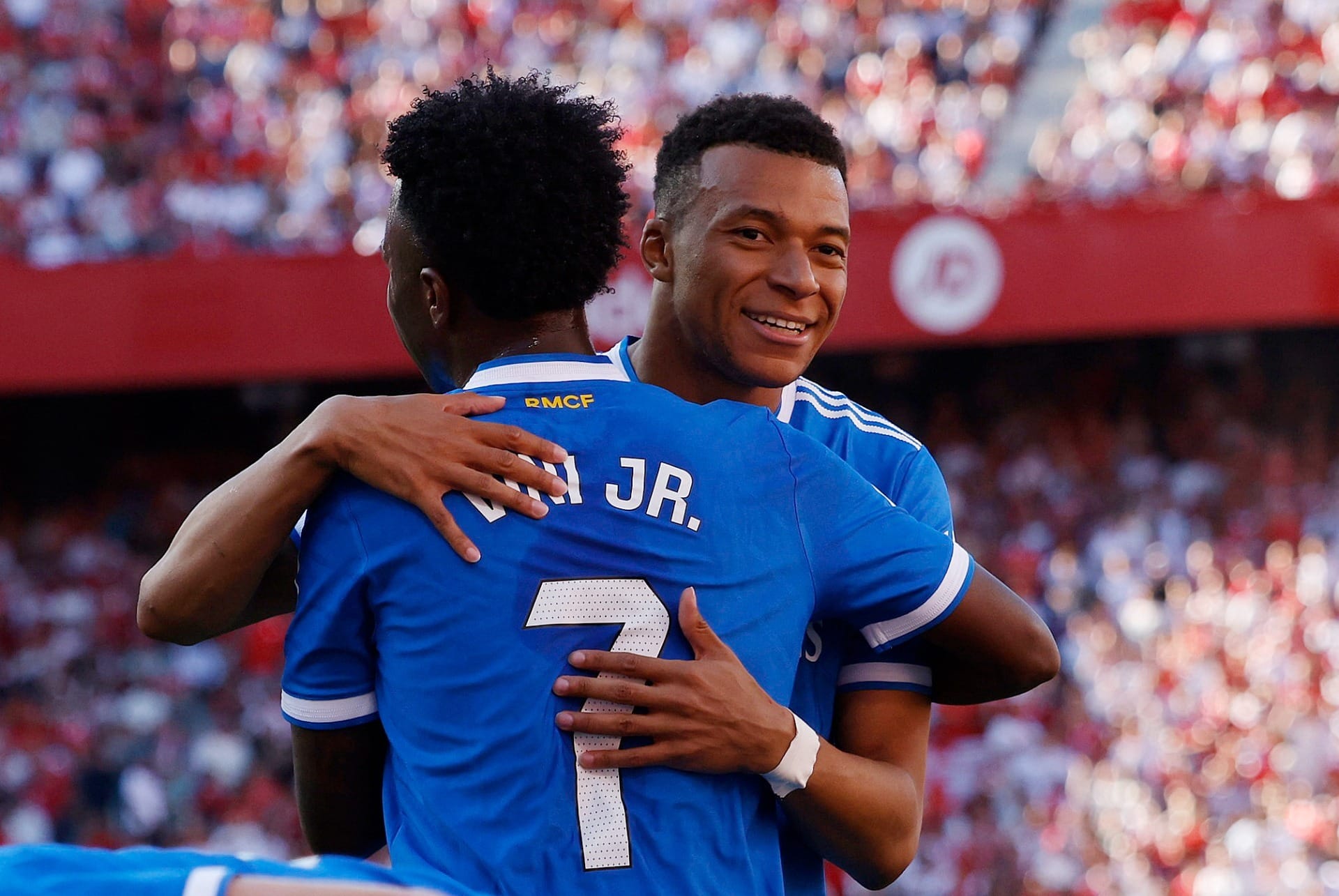 Real Madrid dispensa Alaba e pode vender Vini Jr e Mbappé; entenda