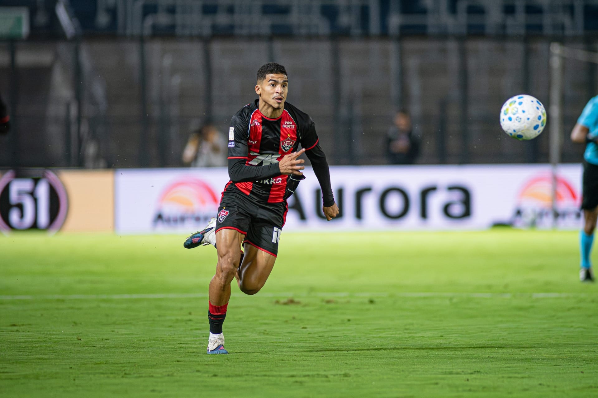 Vitória vence o Inter no Barradão e quebra sequência invicta do rival