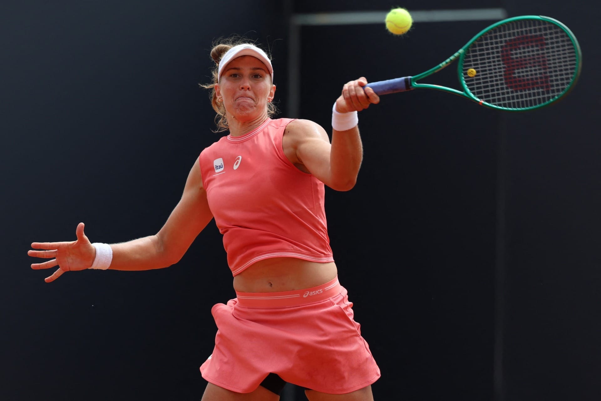 Bia Haddad sofre virada e é eliminada na estreia de Roland Garros