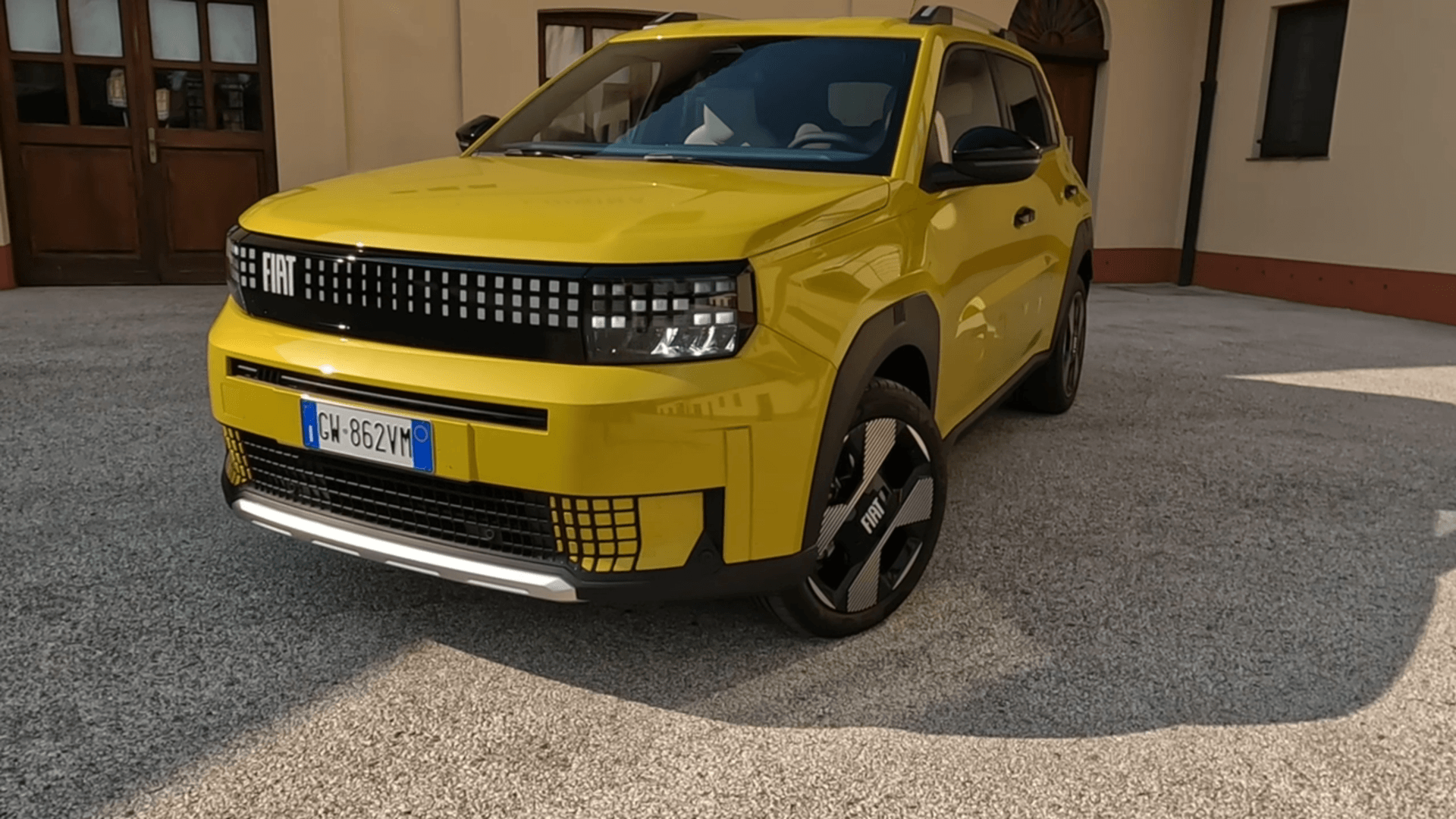 Frente do novo Fiat Argo 2027 terá inspiração no Grande Panda europeu