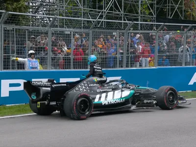 Parece que alguém não quer que eu dispute, diz Russell após abandonar GP