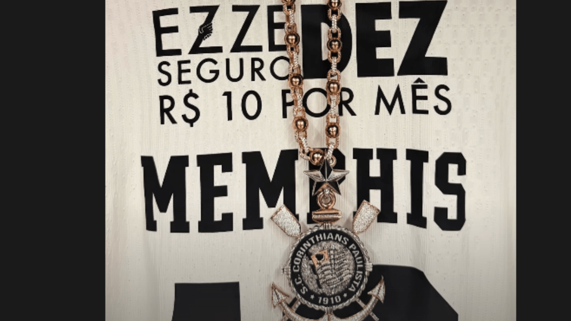 Relacionado para jogo, Memphis usa colar com escudo do Corinthians; veja