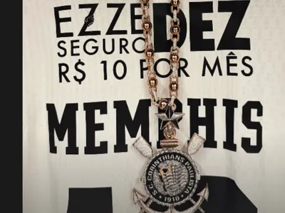 Relacionado para jogo, Memphis usa colar com escudo do Corinthians; veja