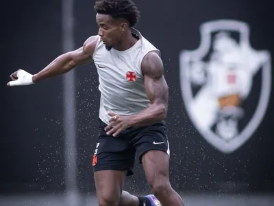Vasco x Bragantino: confira os times escalados para o jogo do Brasileirão