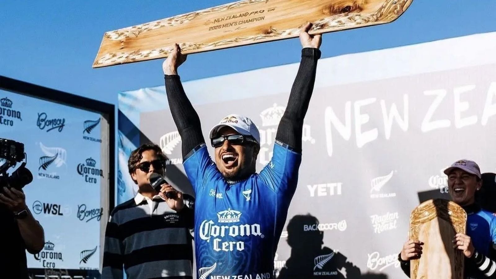 Italo Ferreira é campeão na Nova Zelândia e lidera ranking da WSL