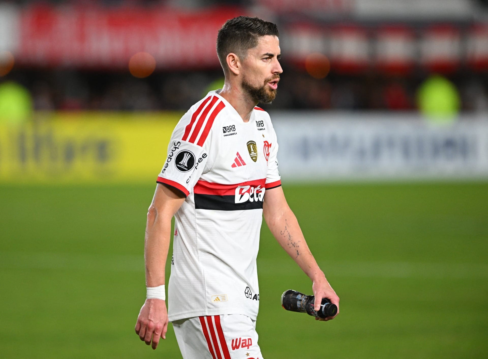 Jorginho sofre fratura e será desfalque no Flamengo; veja prazo de retorno