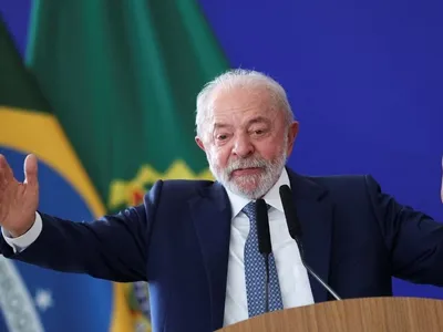 Lula aparece à frente de Flávio Bolsonaro no 1º turno, aponta pesquisa