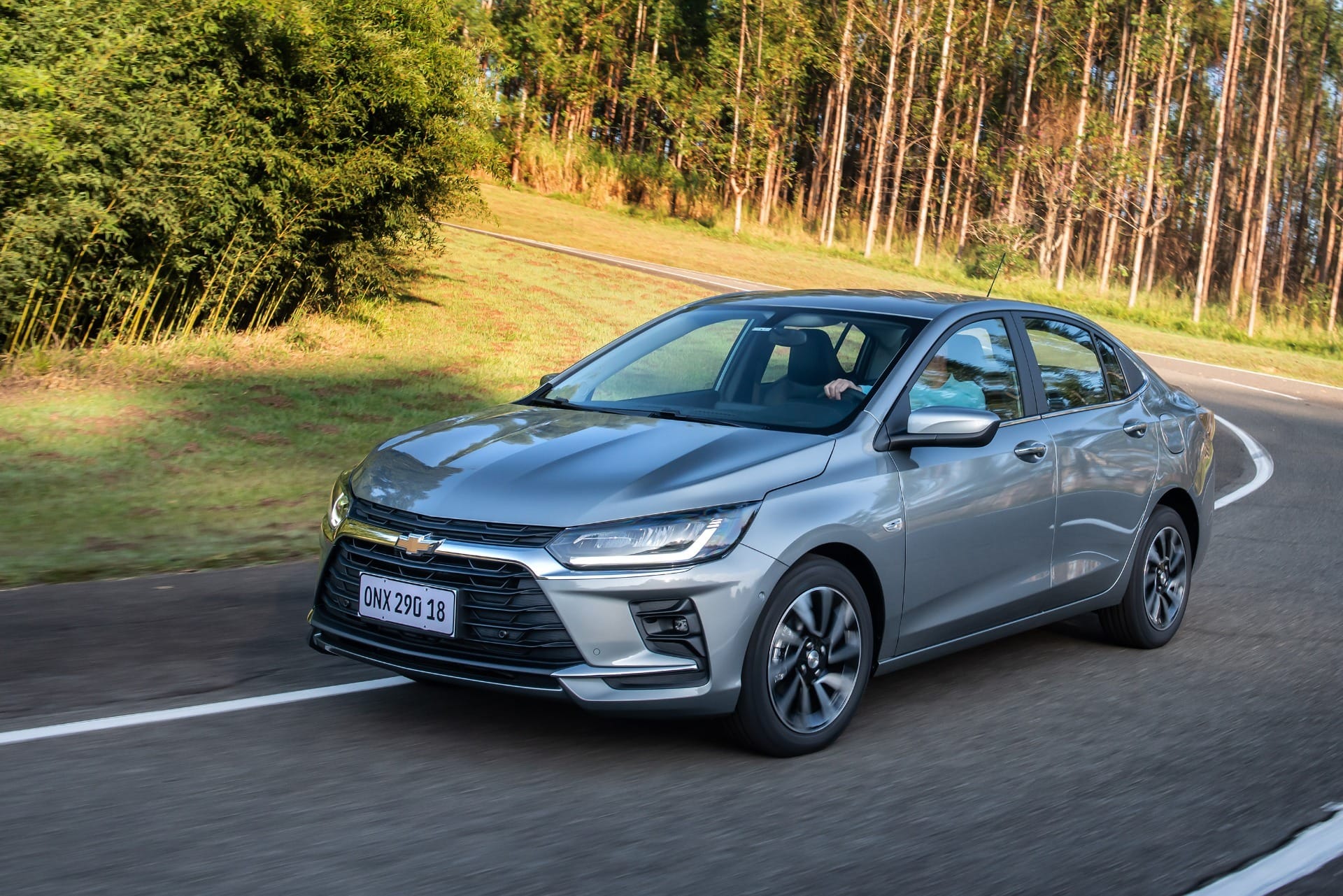 Onix Plus é a versão sedã da linha e também ganhará opção Eco