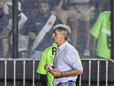 Thiago Mendes e diretor dão entrevista e blindam Renato, que segue no cargo