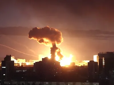 Ucrânia ataca Rússia e incendeia importante refinaria de petróleo