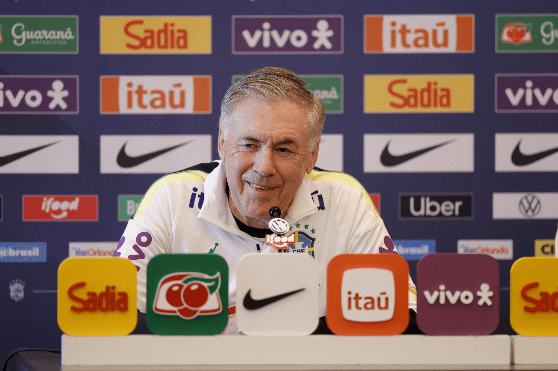 Seleção se apresenta para "virar a chave" após ciclo negativo pré-Copa