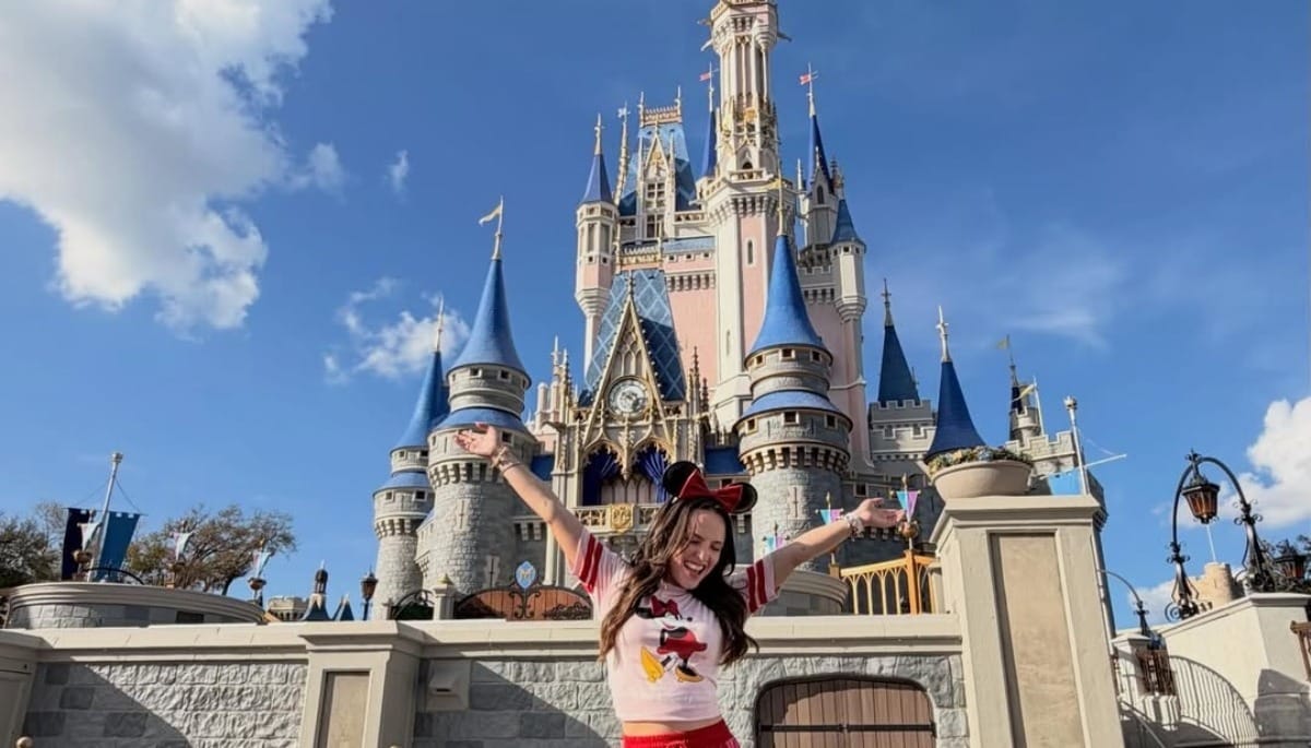 Larissa Manoela tem passe VIP para entrar na Disney; entenda