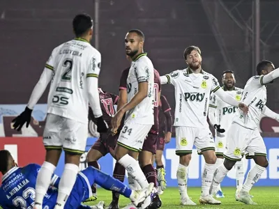 Mirassol perde e deixa a liderança do grupo graças a gol de Deyverson