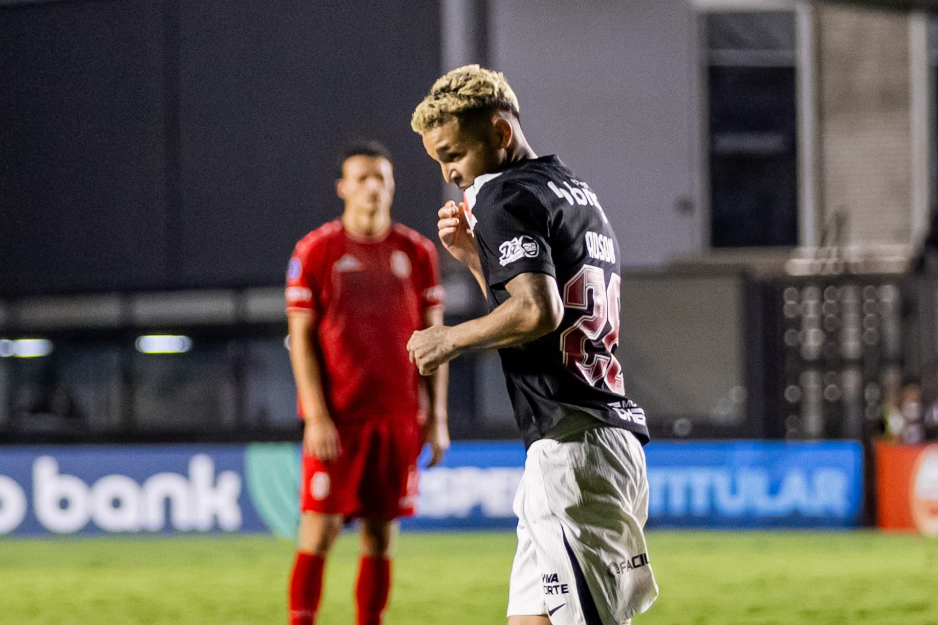 Vasco bate Barracas Central e se classifica para playoffs da Sul-Americana