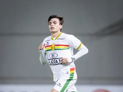 Ex-Coritiba estreia pelo Brusque e celebra vitória na Série C