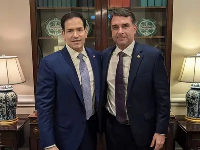 Flávio Bolsonaro se reúne com Marco Rubio durante visita aos Estados Unidos