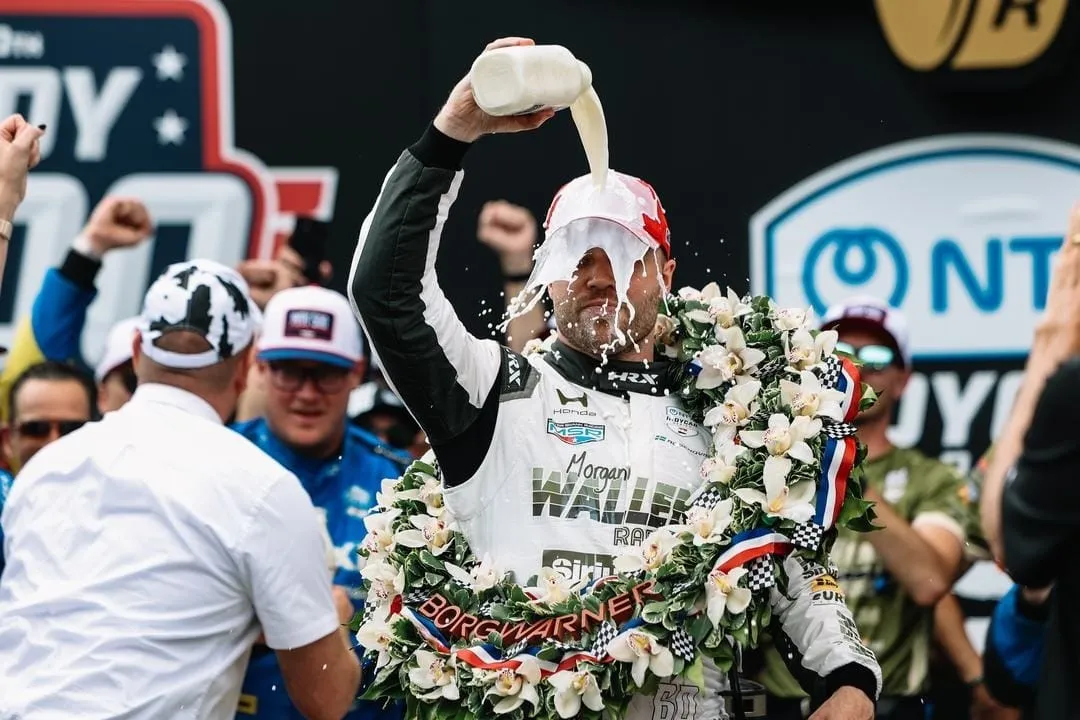 Felix Rosenqvist comemora vitória nas 500 Milhas de Indianápolis