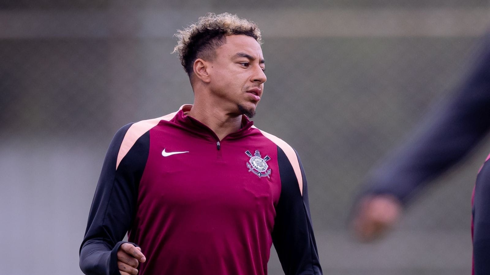 Corinthians libera Lingard para resolver "assuntos familiares" na Europa