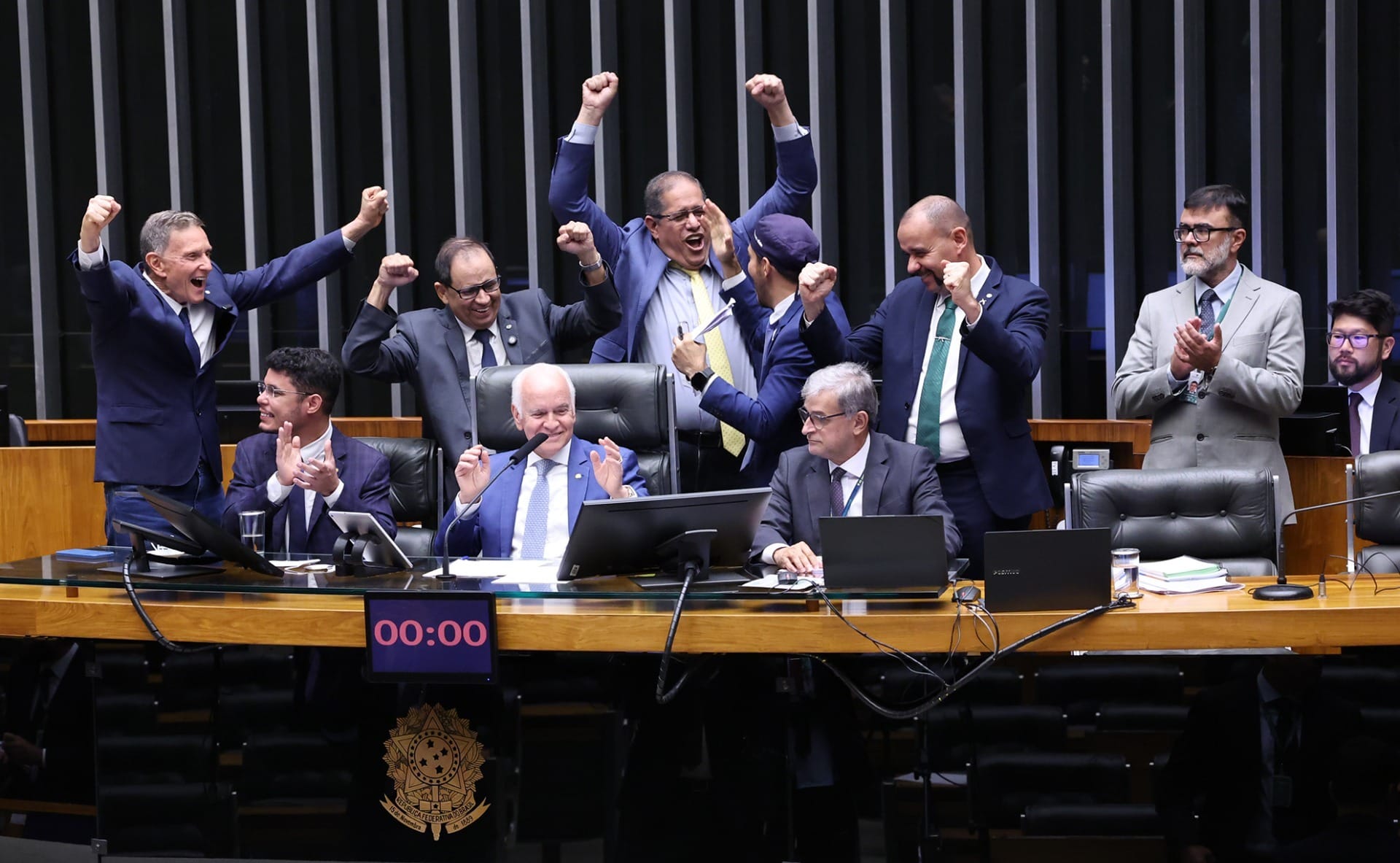 Câmara aprova PEC que amplia isenção tributária para templos religiosos
