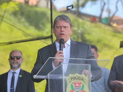 Tarcísio defende PCC e CV como terroristas: 'armados contra o povo'
