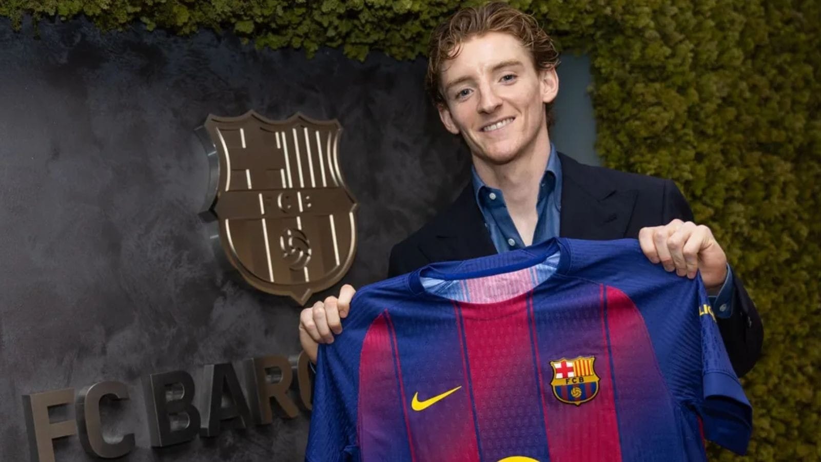 Barcelona anuncia contratação de atacante por mais de R$ 400 milhões