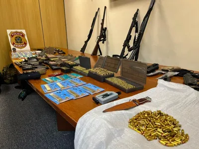 PF prende falso agente com armas e documentos falsificados