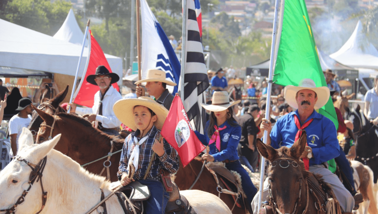 Desfile dos Tropeiros e cavalgada solidária movimentam Sorocaba no domingo