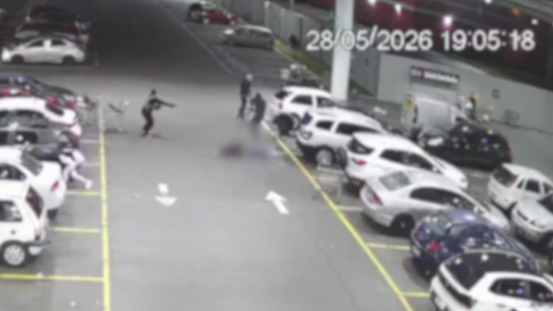 Líder de facção é executado com tiros de fuzil em estacionamento no RS