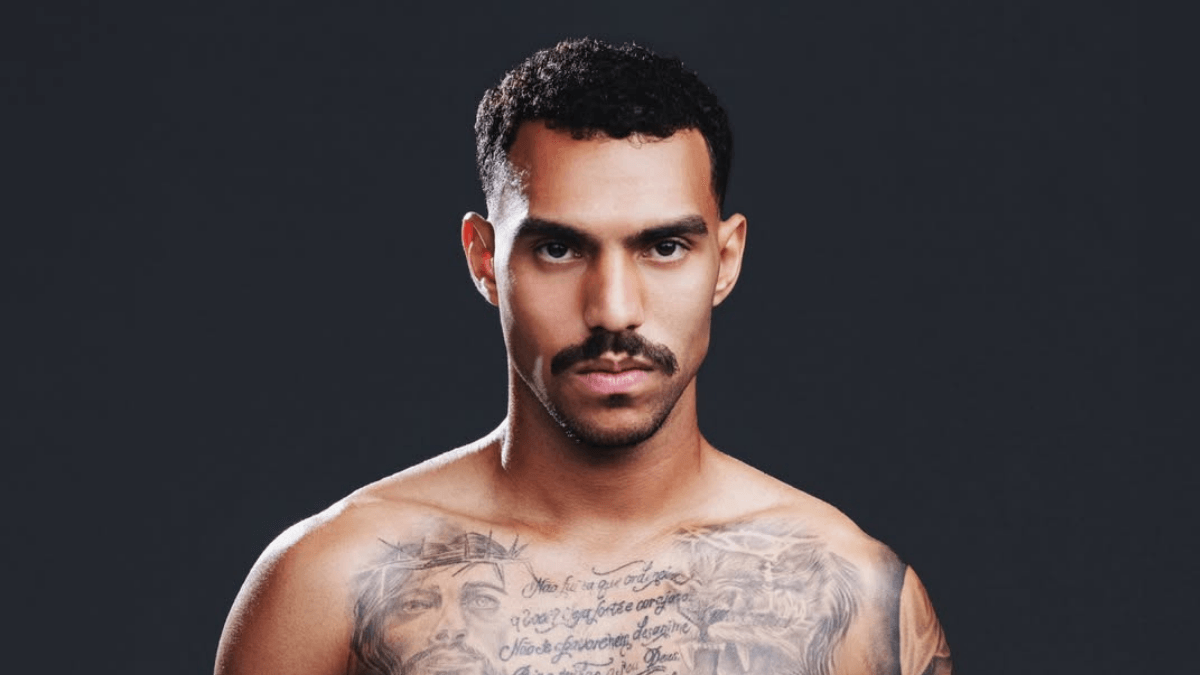Matheuzinho, do Corinthians, lança perfume masculino inspirado nos gramados