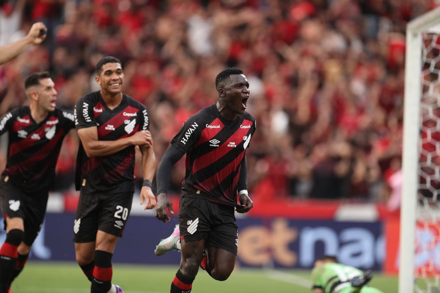 Viveros decide no fim, Athletico vence Mirassol e chega ao 3º lugar