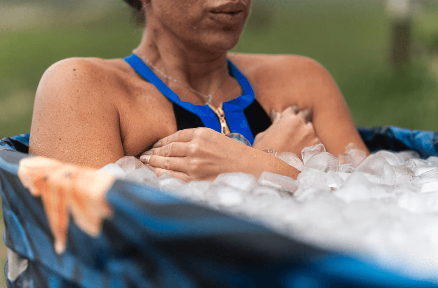 Banhos de gelo começam a sair do esporte e entrar na vida social urbana