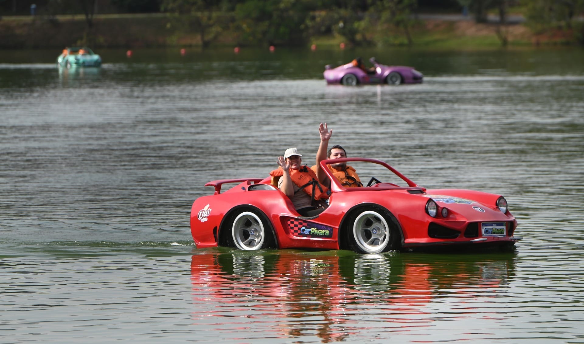 Lagoa do Taquaral inaugura carrinhos elétricos flutuantes em Campinas